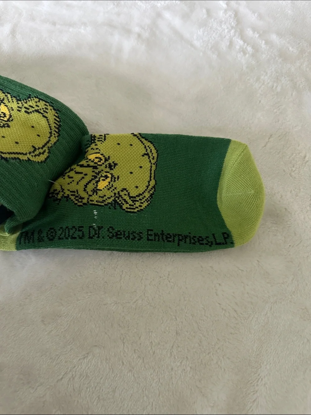 2 pair NWT Grinch Novelty Crew Socks - Green
